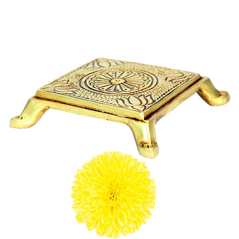 Divine Artz | Brass Pooja Chowki | Small Stand for God Idols | Brass Chowki for Puja, Brass, Gold Colour, 1 Piece (6 x 6 CM)