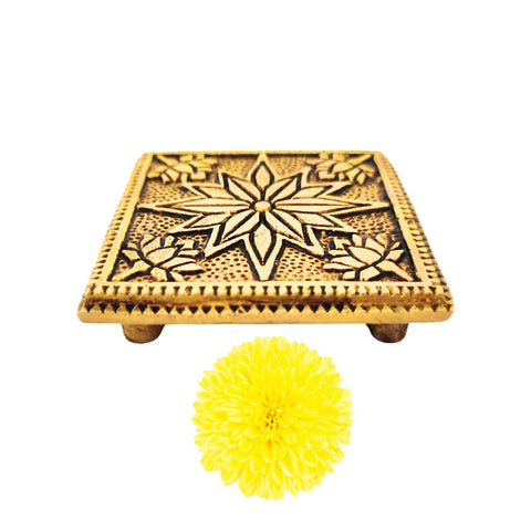 Divine Artz | Brass Pooja Chowki Square with Flower Design | Sqaure Brass Chowki for Puja, Brass, Gold Colour, 1 Piece (5 X 5 CM)