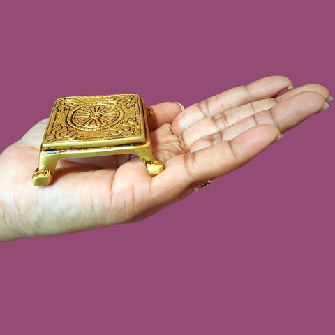 Divine Artz | Brass Pooja Chowki | Small Stand for God Idols | Brass Chowki for Puja, Brass, Gold Colour, 1 Piece (5 x 5 CM)